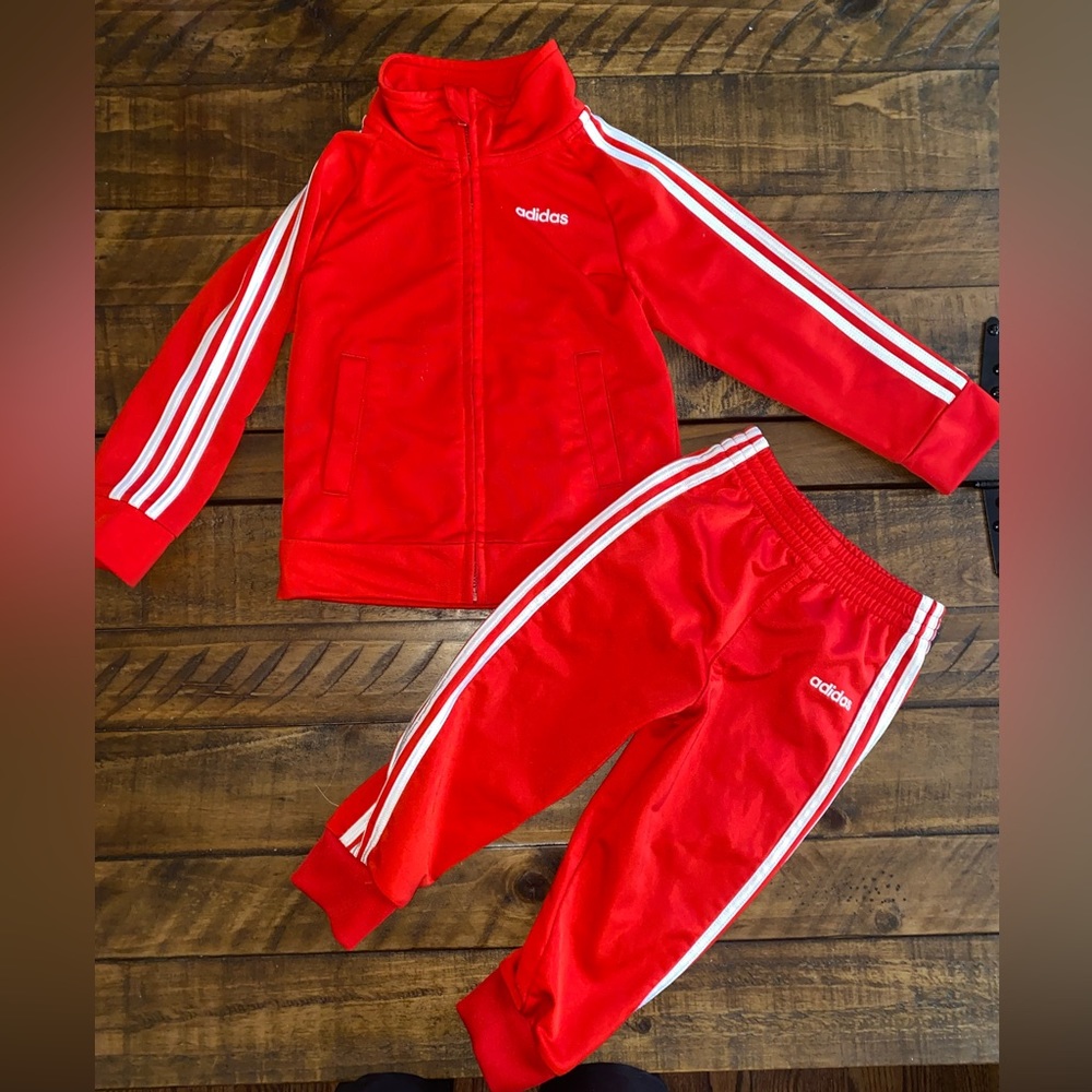 🌟Infant/Toddler Adidas outfit🌟